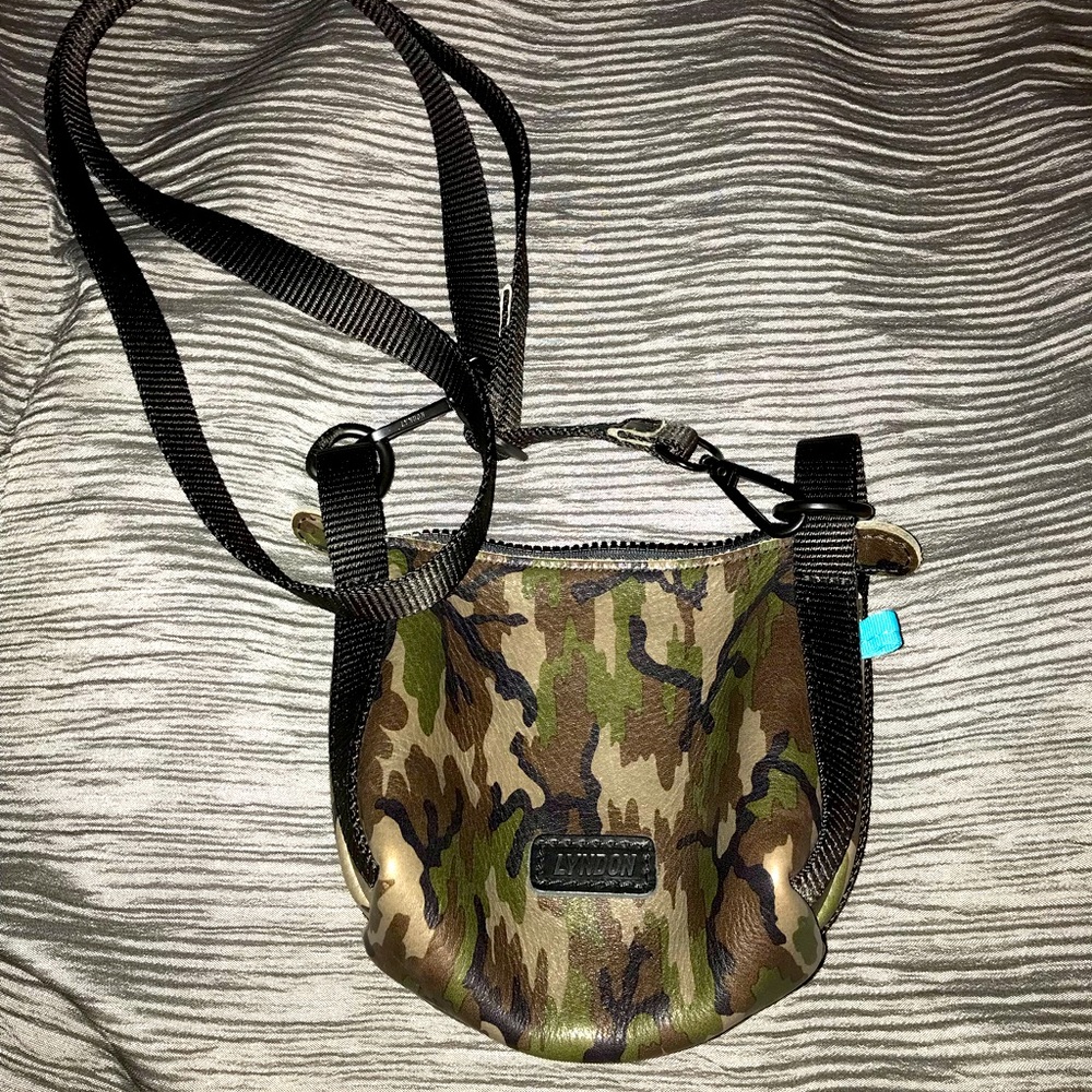 LYNDON Camo Crossbody Bag